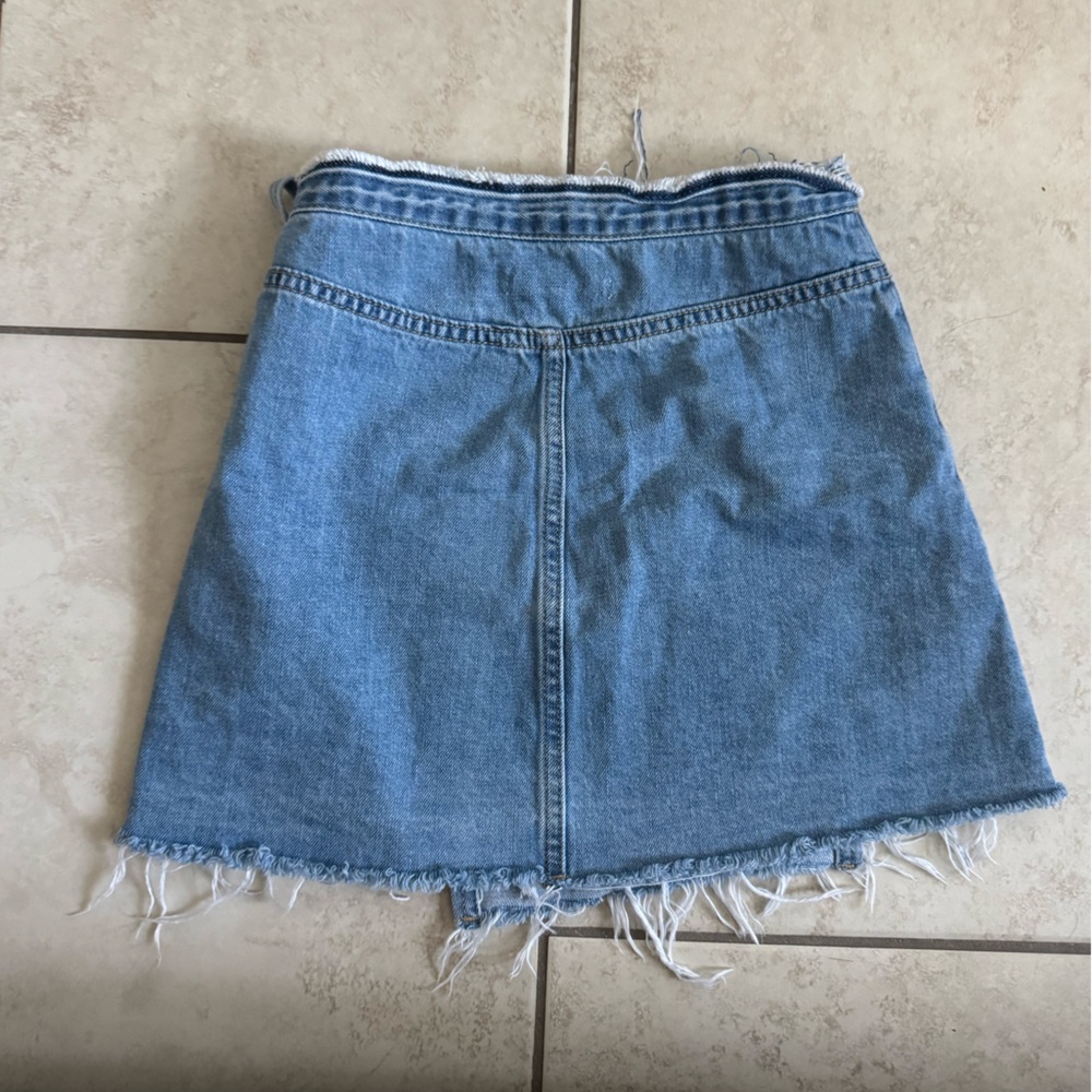 PacSun Light Blue Denim Skirt with Frayed Edges - Picture 2 of 3